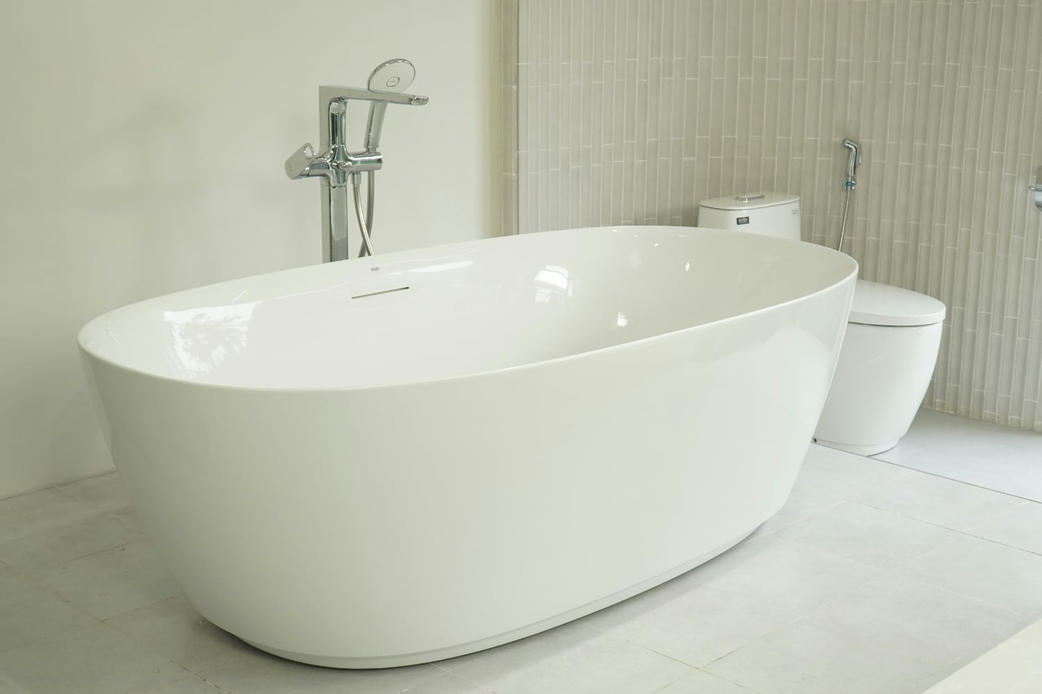 Quaril bathtub