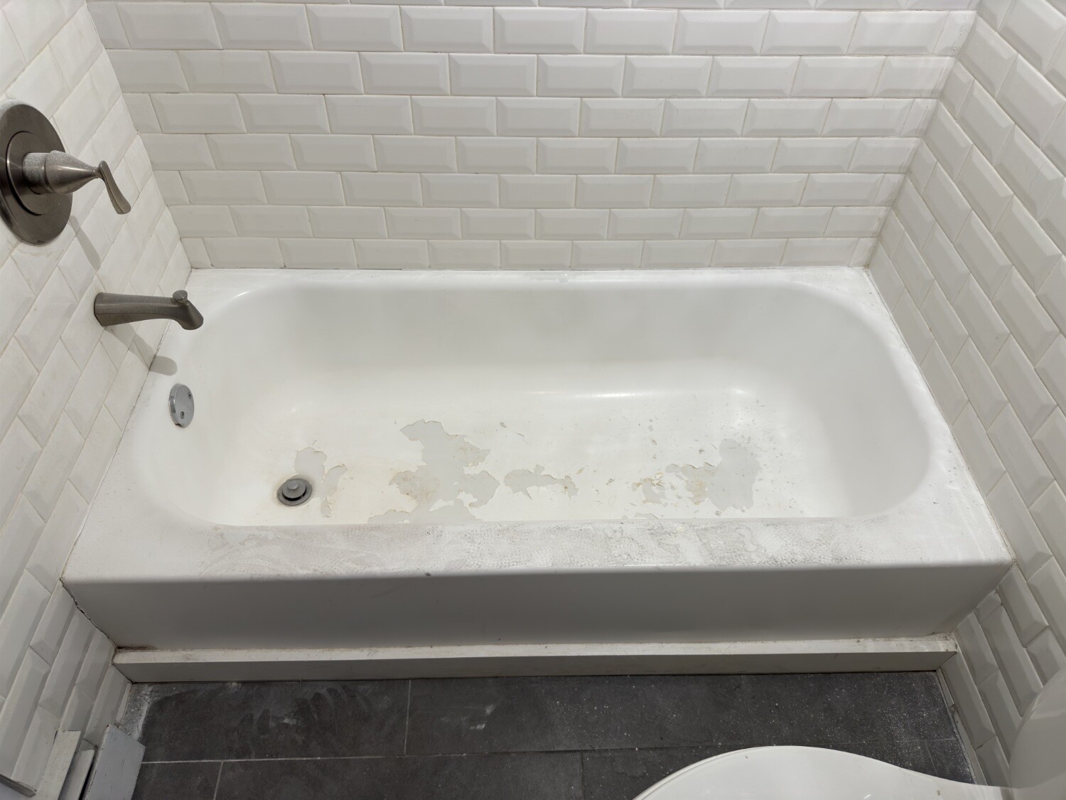 Bathtub refinishing — before