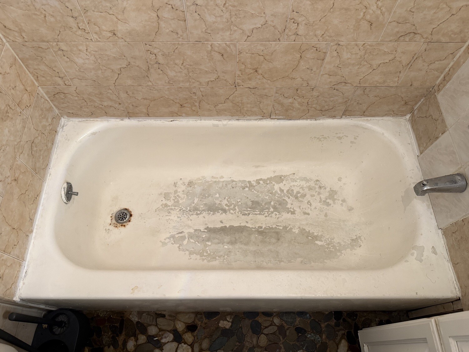 Bathtub refinishing — before
